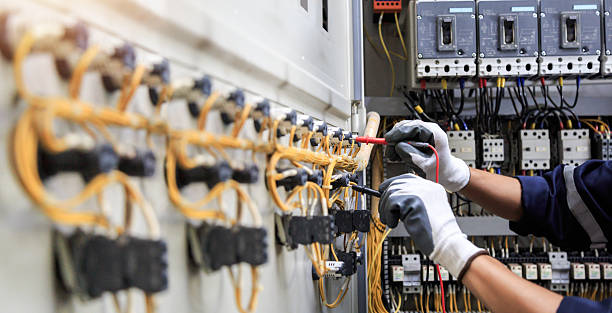 Professional Electrician technician working in McLouth, KS